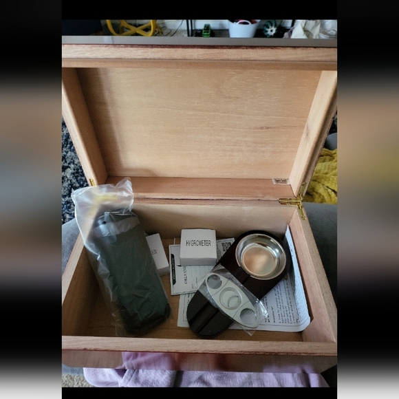 🆕️Cedar wood humidor - Picture 5 of 8